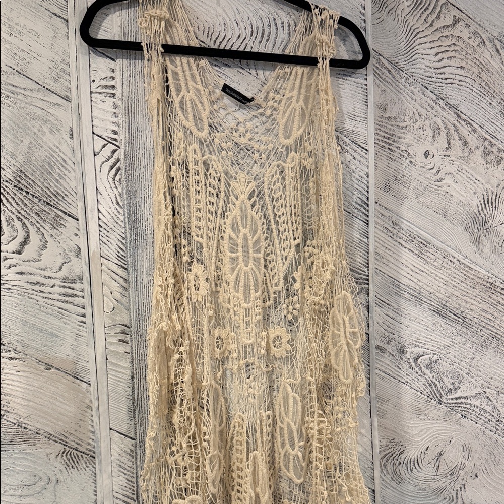 Elegant Cream Lace Sleeveless Dress